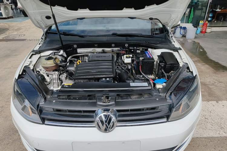 Used Volkswagen Golf 2015 1.6L Automatic Comfort Model Engine Bay