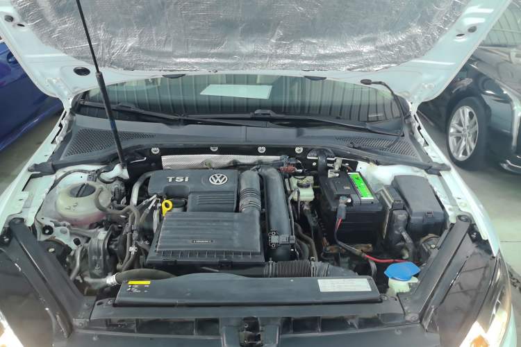 Used Volkswagen Golf 2015 1.4TSI Automatic Comfort Model Engine Bay