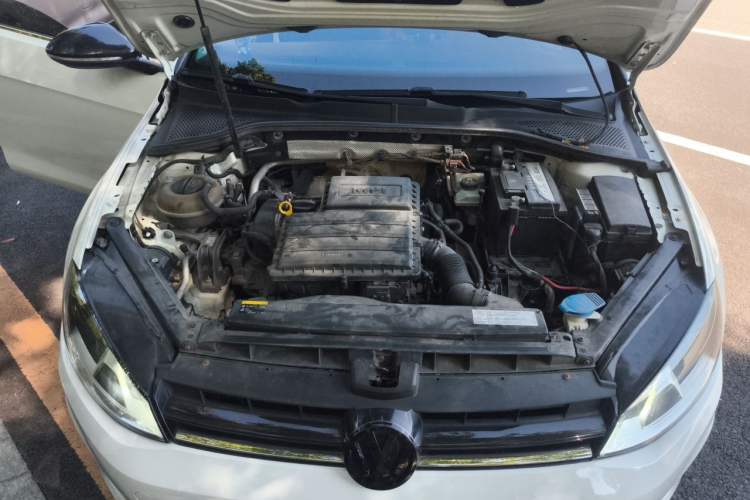 Used Volkswagen Golf 2015 1.6L Automatic Fashion Model Engine Bay