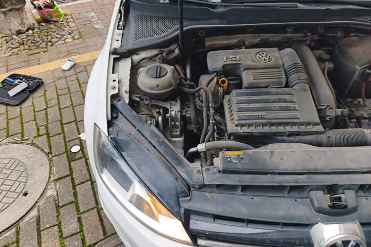 Used Volkswagen Golf 2015 1.4TSI Automatic Comfort Model Engine Bay Right