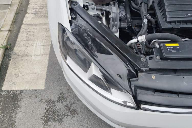 Used Volkswagen Golf 2015 1.4TSI Automatic Comfort Model Engine Bay Right