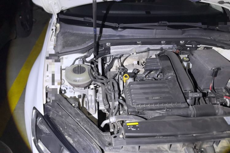 Used Volkswagen Golf 2015 1.4TSI Automatic Luxury Model Engine Bay Right