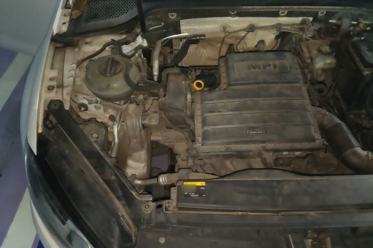 Used Volkswagen Golf 2015 1.6L Automatic Fashion Model Engine Bay Right