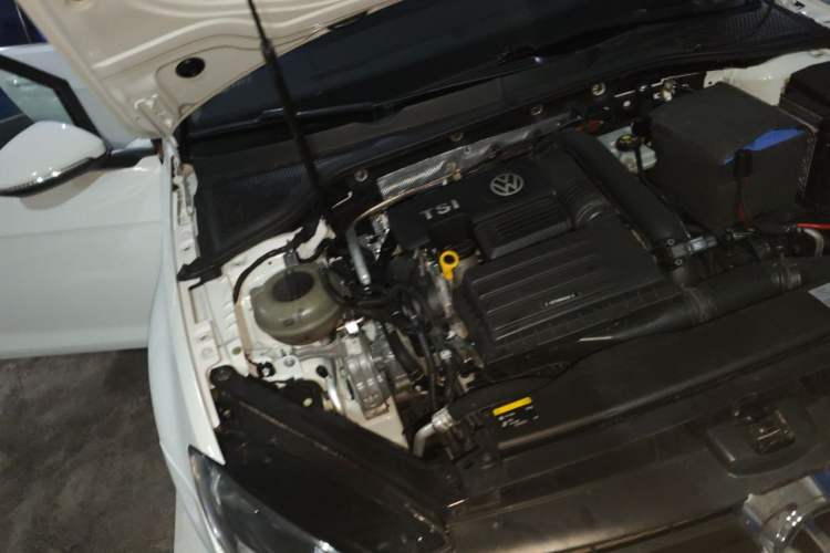 Used Volkswagen Golf 2015 1.4TSI Automatic Luxury Model Engine Bay Right