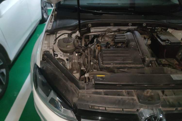 Used Volkswagen Golf 2015 1.4TSI Automatic Comfort Model Engine Bay Right