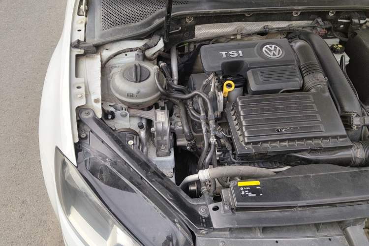 Used Volkswagen Golf 2015 1.4TSI Manual Comfort Model Engine Bay Right