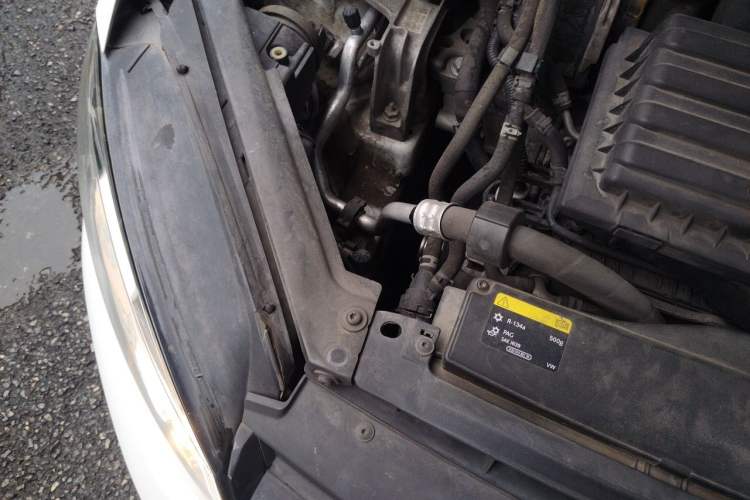Used Volkswagen Golf 2015 1.2TSI Automatic Comfort Model Engine Bay Right