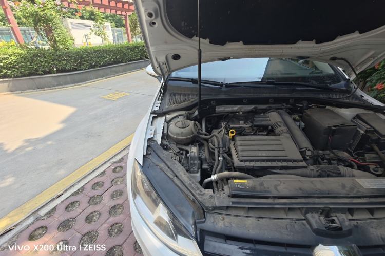 Used Volkswagen Golf 2015 1.4TSI Automatic Luxury Model Engine Bay Right