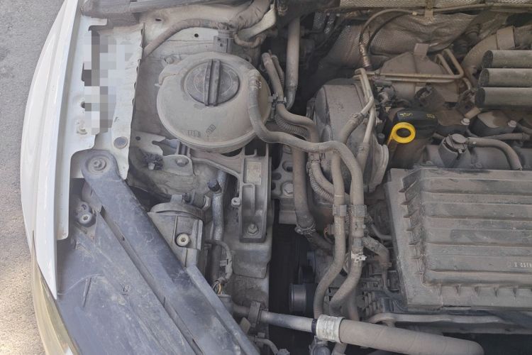 Used Volkswagen Golf 2015 1.4TSI Automatic Luxury Model Engine Bay Right