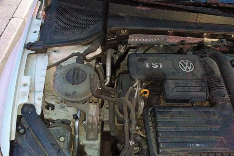Used Volkswagen Golf 2015 1.4TSI Automatic Luxury Model Engine Bay Right