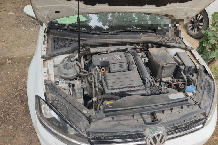 Used Volkswagen Golf 2015 1.4TSI Automatic Flagship Model Engine Bay Right