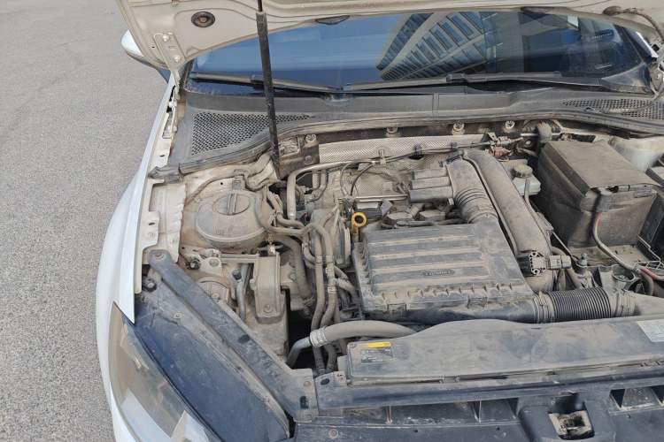 Used Volkswagen Golf 2015 1.4TSI Automatic Luxury Model Engine Bay Right
