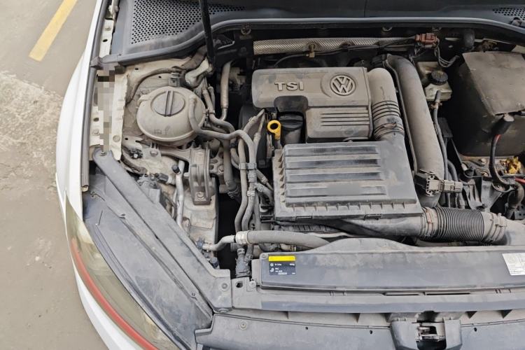 Used Volkswagen Golf 2015 1.4TSI Automatic Luxury Model Engine Bay Right