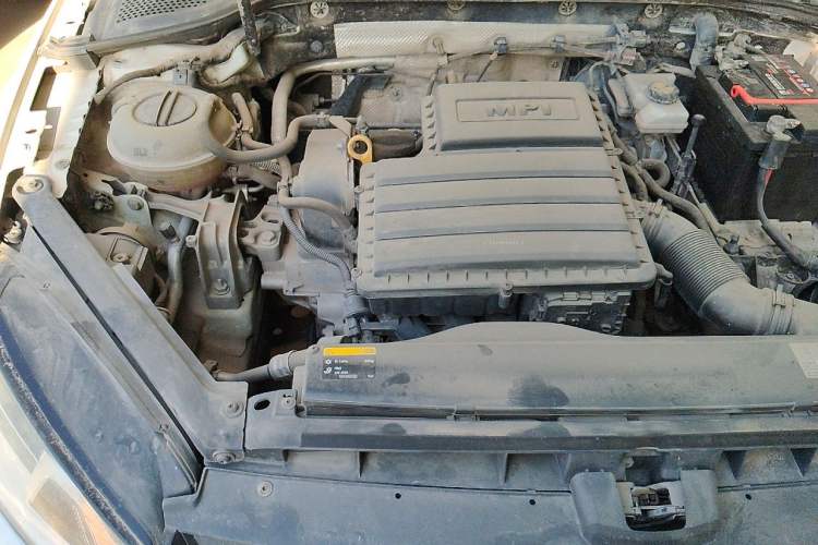 Used Volkswagen Golf 2015 1.6L Automatic Fashion Model Engine Bay Right
