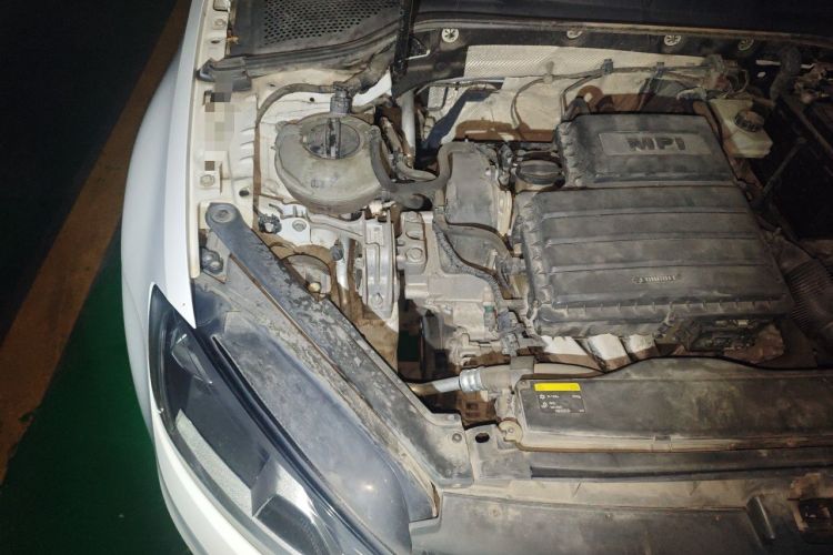 Used Volkswagen Golf 2015 1.6L Automatic Fashion Model Engine Bay Right
