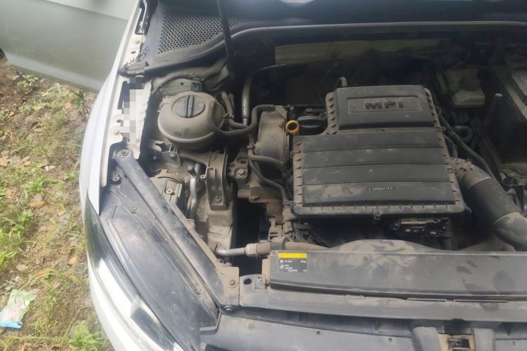 Used Volkswagen Golf 2015 1.6L Automatic Comfort Model Engine Bay Right
