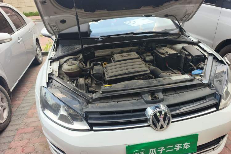 Used Volkswagen Golf 2015 1.6L Automatic Comfort Model Engine Bay Right