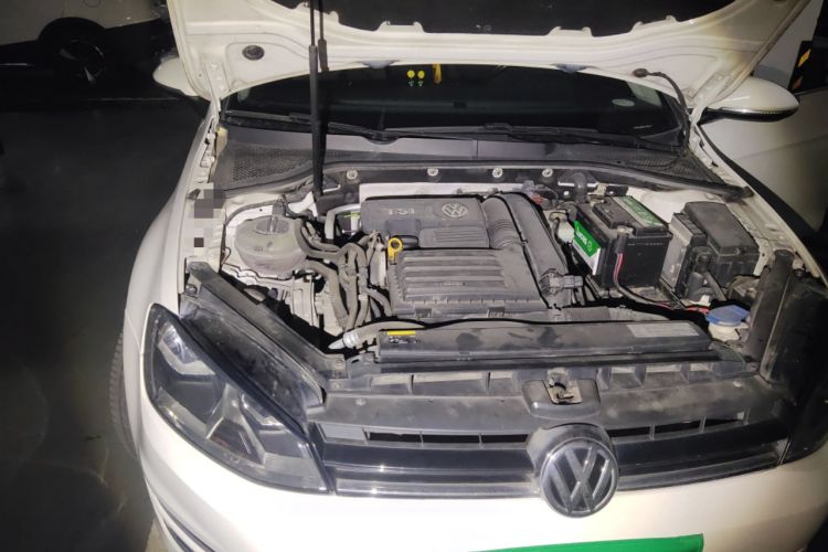 Used Volkswagen Golf 2015 1.4TSI Manual Comfort Model Engine Bay Right