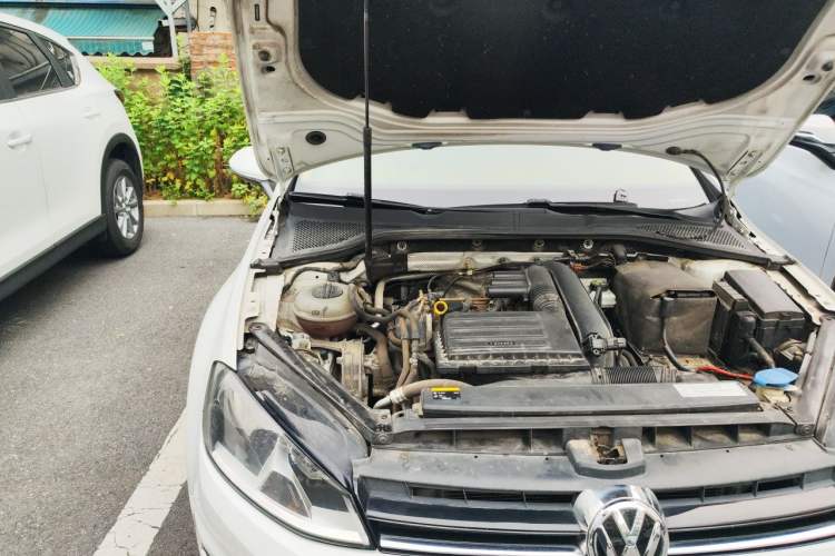 Used Volkswagen Golf 2015 1.4TSI Automatic Luxury Model Engine Bay Right