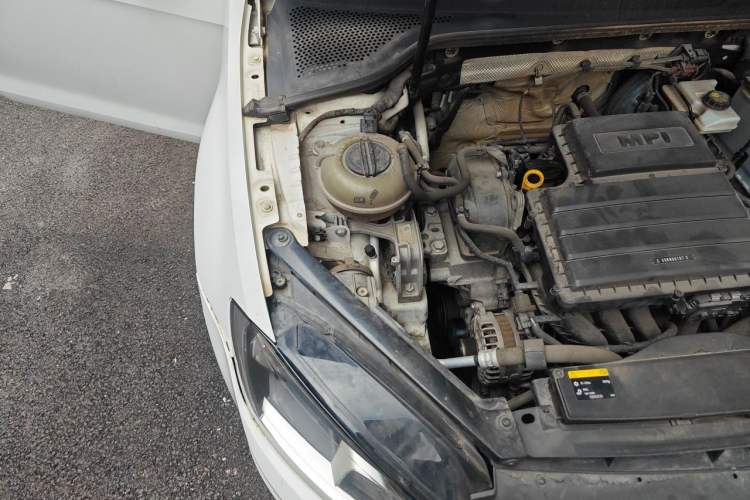 Used Volkswagen Golf 2015 1.6L Automatic Comfort Model Engine Bay Right