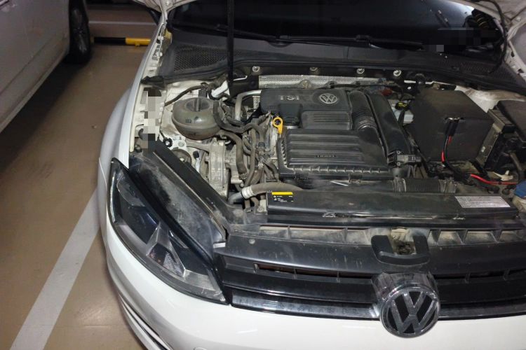 Used Volkswagen Golf 2015 1.4TSI Automatic Luxury Model Engine Bay Right