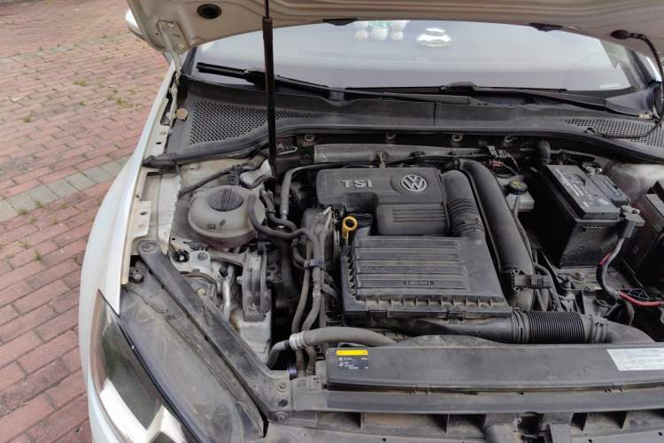 Used Volkswagen Golf 2015 1.4TSI Automatic Comfort Model Engine Bay Right