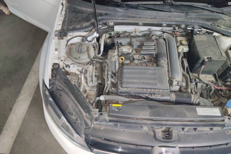 Used Volkswagen Golf 2015 1.4TSI Automatic Luxury Model Engine Bay Right