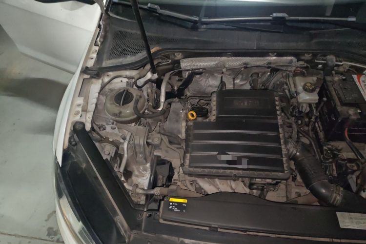 Used Volkswagen Golf 2015 1.6L Automatic Fashion Model Engine Bay Right