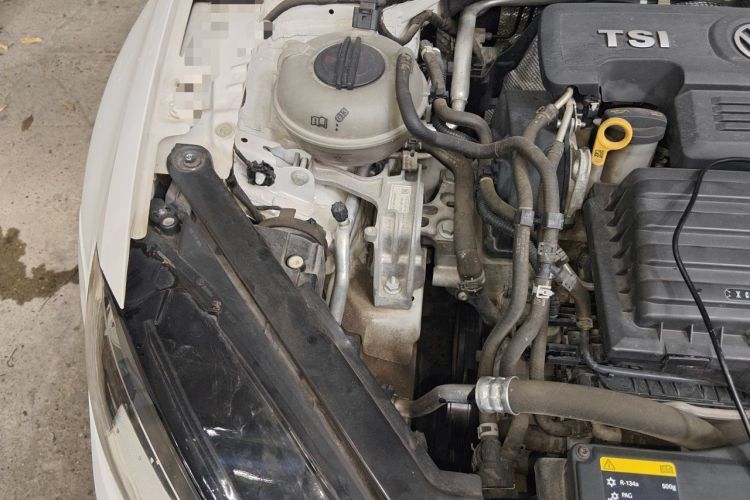 Used Volkswagen Golf 2015 1.4TSI Automatic Luxury Model Engine Bay Right