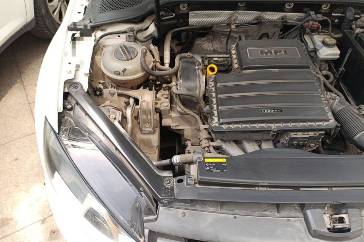 Used Volkswagen Golf 2015 1.6L Automatic Fashion Model Engine Bay Right