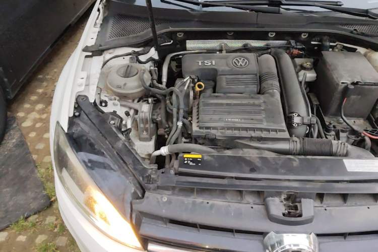Used Volkswagen Golf 2015 1.4TSI Automatic Comfort Model Engine Bay Right