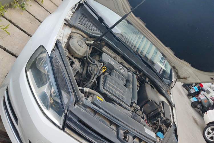 Used Volkswagen Golf 2015 1.4TSI Automatic Luxury Model Engine Bay Right
