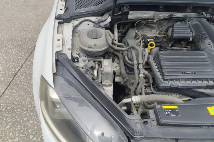 Used Volkswagen Golf 2015 1.4TSI Automatic Comfort Model Engine Bay Right