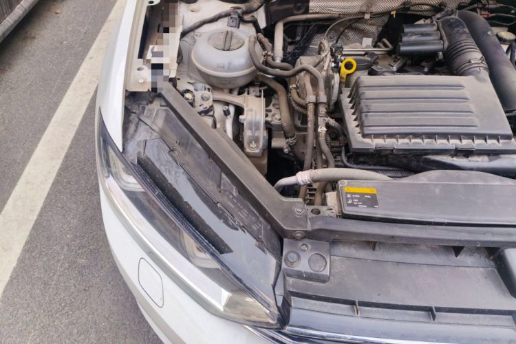 Used Volkswagen Golf 2015 1.4TSI Sportsvan Engine Bay Right