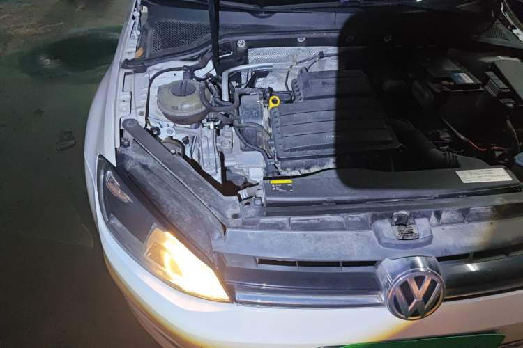 Used Volkswagen Golf 2015 1.6L Automatic Comfort Model Engine Bay Right
