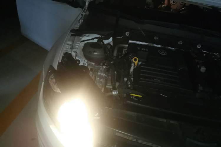 Used Volkswagen Golf 2015 1.4TSI Automatic Comfort Model Engine Bay Right