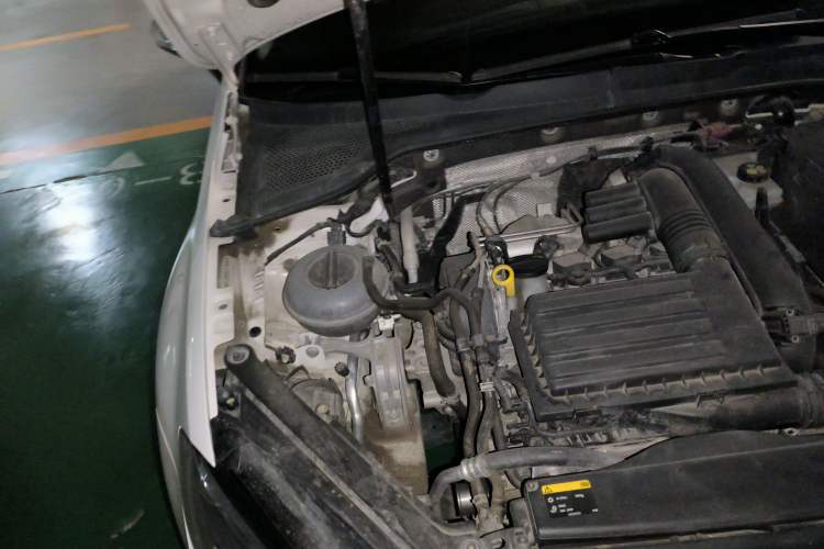 Used Volkswagen Golf 2015 1.4TSI Comfort Travel Edition Engine Bay Right