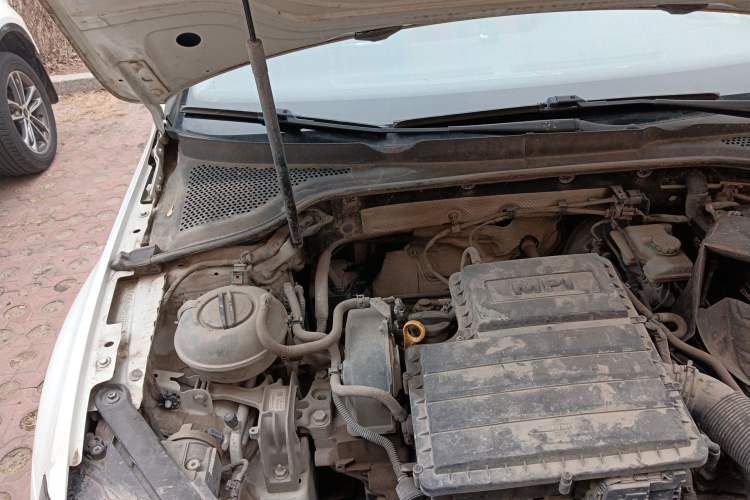 Used Volkswagen Golf 2015 1.6L Automatic Comfort Model Engine Bay Right