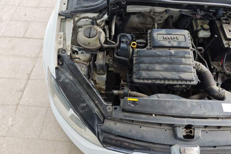 Used Volkswagen Golf 2015 1.6L Automatic Fashion Model Engine Bay Right