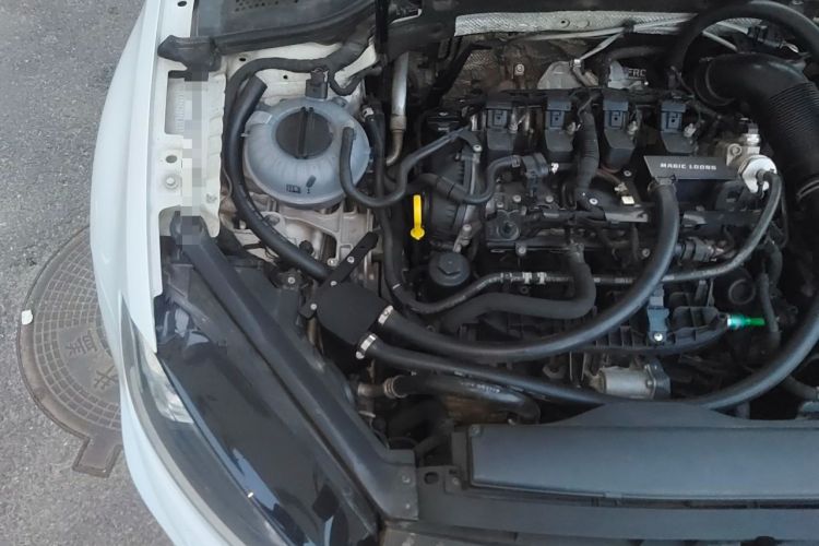 Used Volkswagen Golf 2015 2.0 TSI R Engine Bay Right