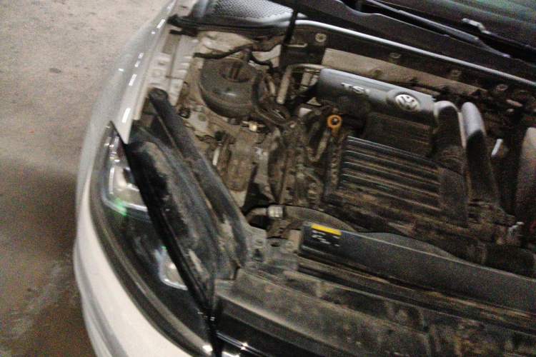 Used Volkswagen Golf 2015 1.4TSI Automatic Flagship Model Engine Bay Right