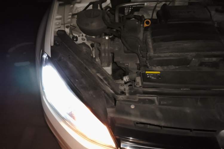 Used Volkswagen Golf 2015 1.6L Automatic Comfort Model Engine Bay Right