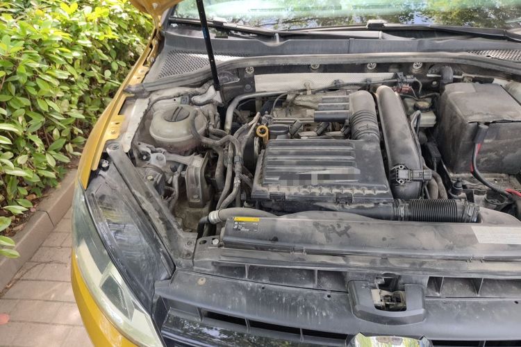 Used Volkswagen Golf 2015 1.4TSI Automatic Luxury Model Engine Bay Right