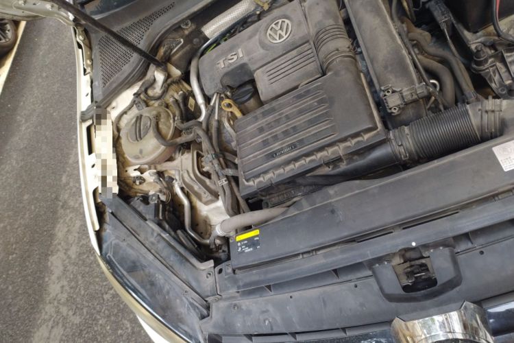 Used Volkswagen Golf 2015 1.4TSI Automatic Luxury Model Engine Bay Right