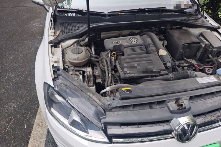 Used Volkswagen Golf 2015 1.4TSI Automatic Luxury Model Engine Bay Right