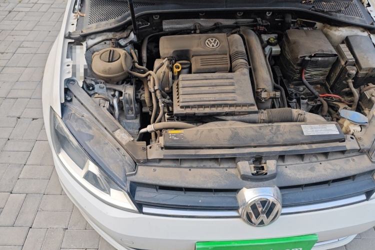 Used Volkswagen Golf 2015 1.4TSI Automatic Comfort Model Engine Bay Right