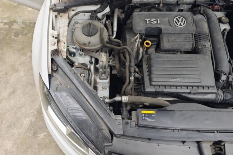 Used Volkswagen Golf 2015 1.4TSI Automatic Luxury Model Engine Bay Right