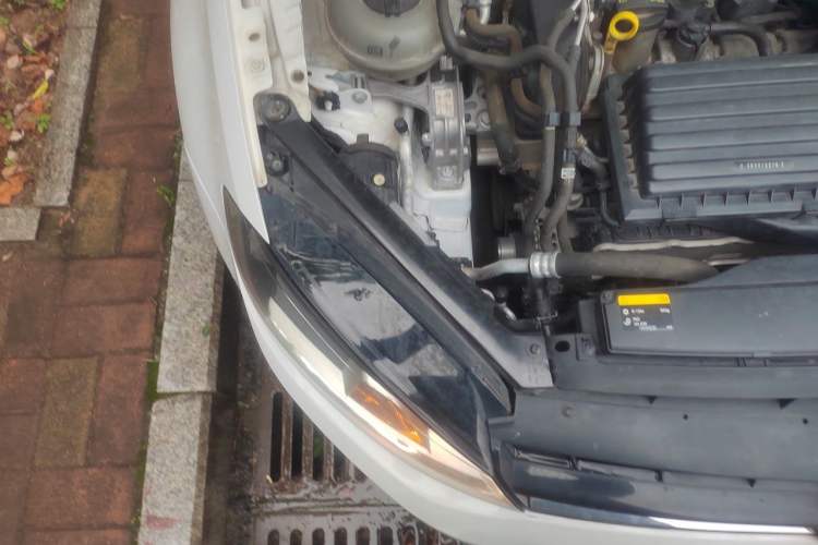 Used Volkswagen Golf 2015 1.4TSI Automatic Comfort Model Engine Bay Right