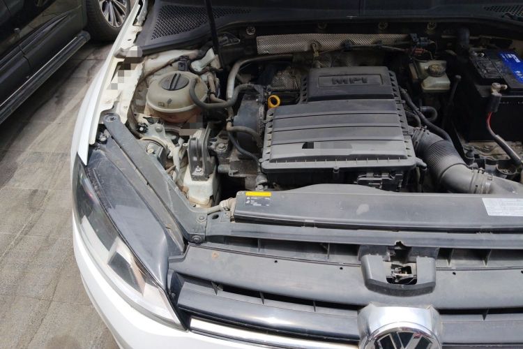 Used Volkswagen Golf 2015 1.6L Automatic Comfort Model Engine Bay Right