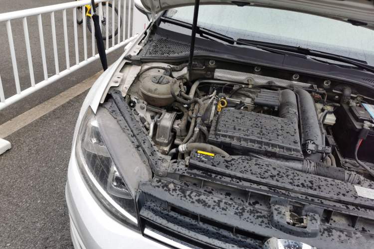 Used Volkswagen Golf 2015 1.4TSI Automatic Comfort Model Engine Bay Right